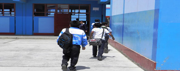 alumnos-colegio-bastidas-no-entranportada